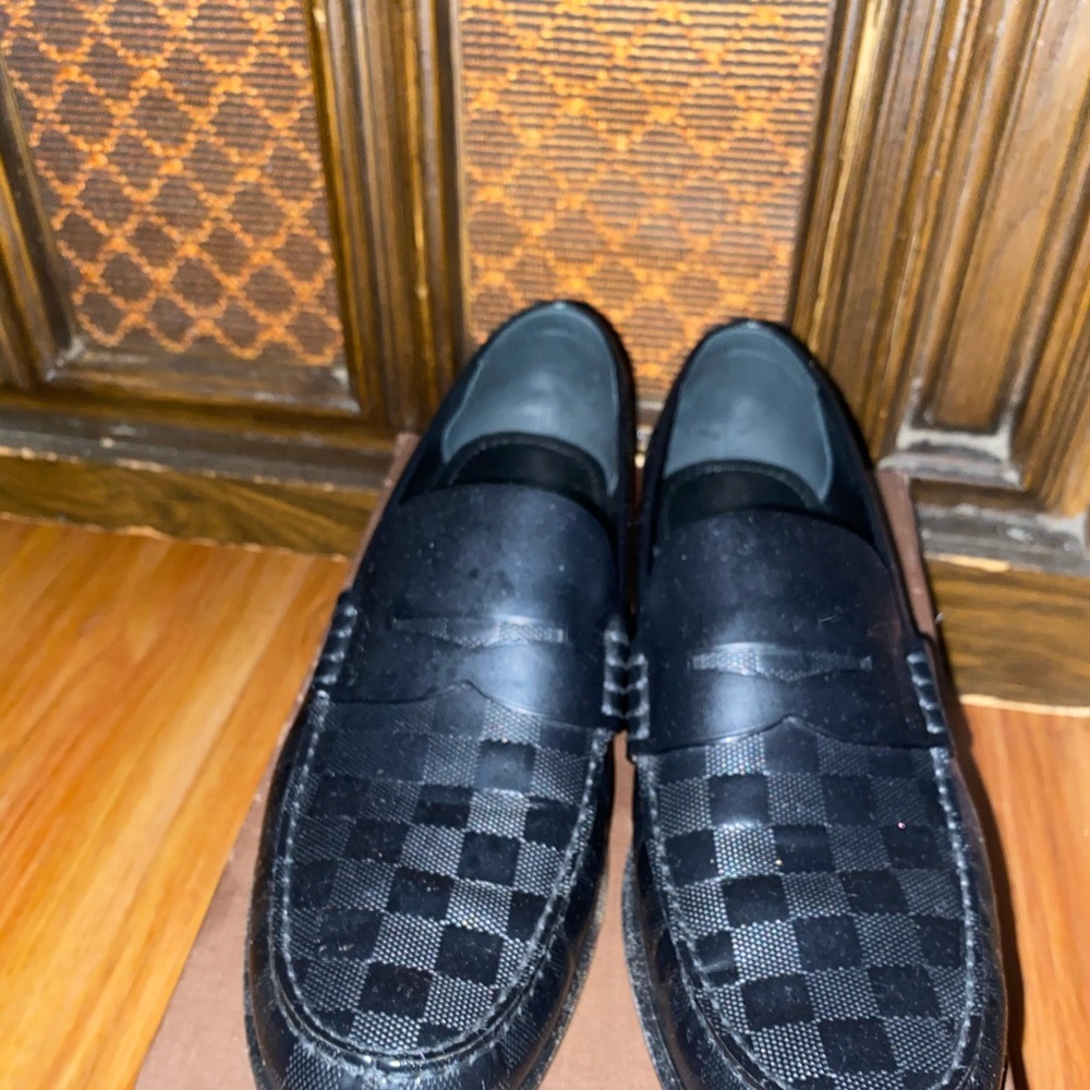 Louis Vuitton size 11 color black